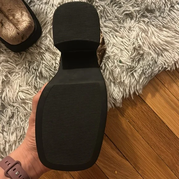 Steve Madden Klayton taupe velour lugged heel boot NWOT 7.5 - Picture 5 of 5